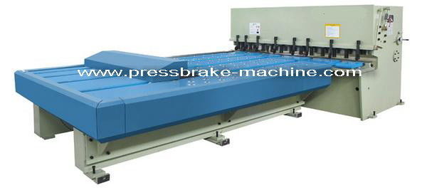 Gamma d'alimentazione a macchina di taglio automatica idraulica della stampa 4m di taglio del fascio di CNC