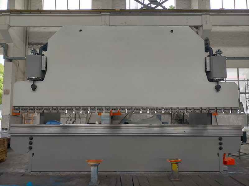 Freno idraulico CNC da 400 t 1200 t per piegatura e modellazione di lamiere metalliche