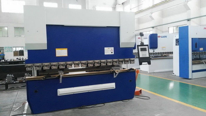 Certificazione automatica di iso 9001 della macchina piegatubi del piatto d'acciaio del freno della stampa di CNC