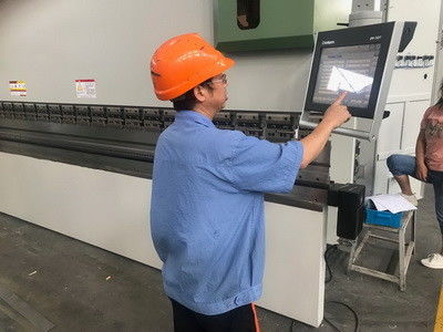 Lamiera sottile d'acciaio di CNC del Governo di processo automatico completo che piega il freno della stampa 4000KN