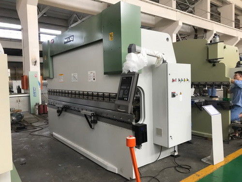 Fabbrica 130 Ton Mechanical Press Machine For del freno della stampa di CNC che forma la lamina di metallo