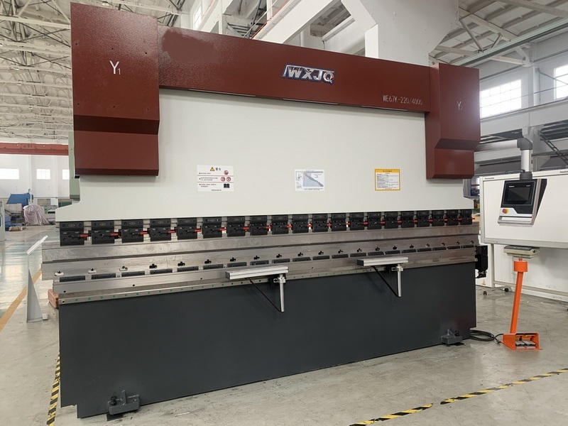 Ultimi blog aziendali su Le Presse Piegatrici CNC Possono Gestire Piastre Lunghe e Spesse? Come Viene Garantita la Sicurezza dell'Operatore?