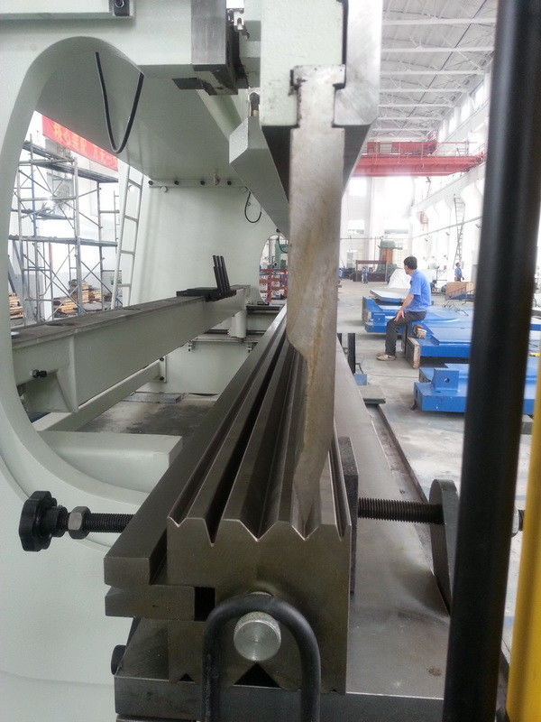 Due V Bottom Die Press idraulica freno Strumenti 42CrMo Trattamento termico HB300-350