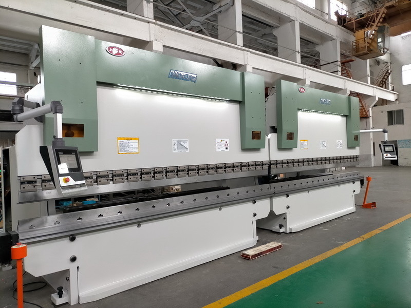 4000m di lunghezza CNC Tandem Press Brake Machine Tool Single V Bottom Die Bend 5mm Sheet