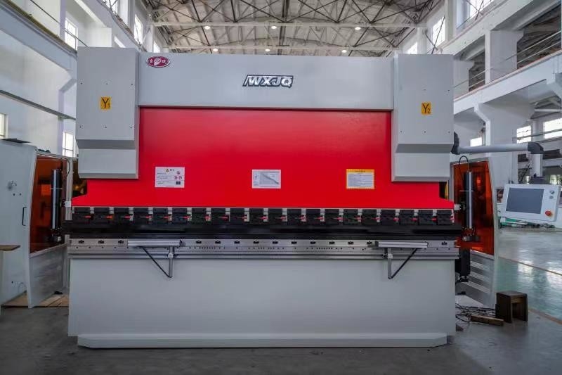 135T Meccanica CNC Hydraulic Press Brake Machine 3200mm Lunghezza di piegatura