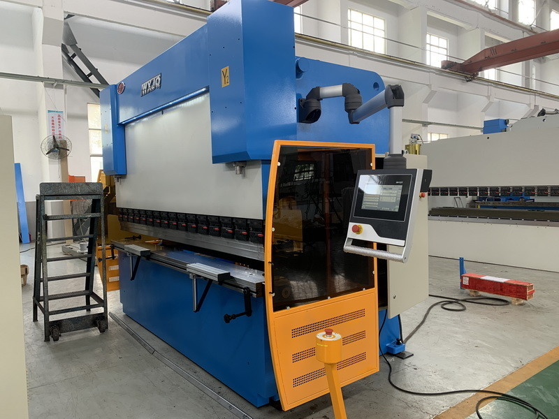 135T Meccanica CNC Hydraulic Press Brake Machine 3200mm Lunghezza di piegatura