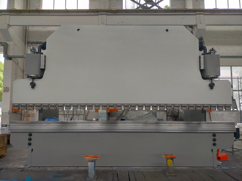 Freno idraulico CNC 600T lunghezza 14m per piegatura e modellazione di lamiere metalliche