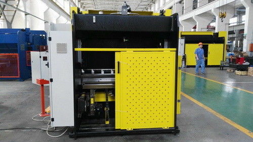 Governo d'acciaio/perforazione a forma di scatola della sezione di lunghezza della macchina 2000mm del freno della stampa di CNC