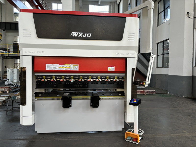 Nuovo tipo 60T CNC Servo Press Freno 2m Lunghezza Tavolo da lavoro piega 2,5 mm in acciaio inossidabile