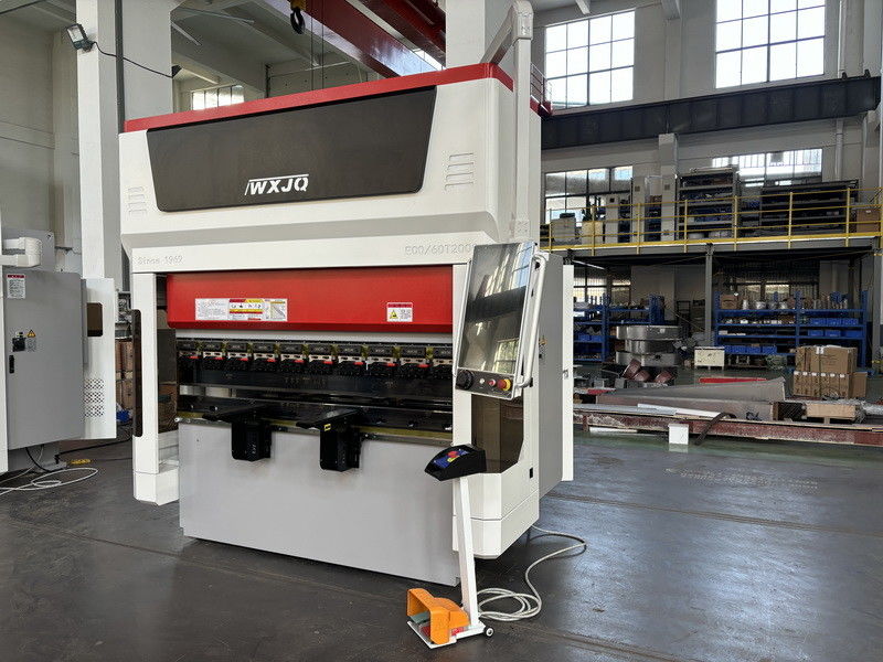 Nuovo tipo 60T CNC Servo Press Freno 2m Lunghezza Tavolo da lavoro piega 2,5 mm in acciaio inossidabile