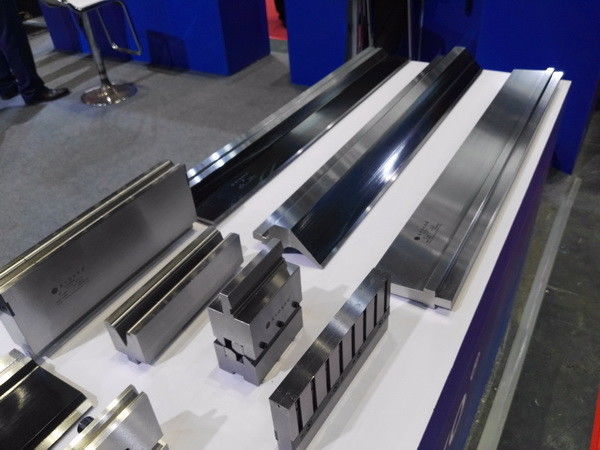Due V Bottom Die Press idraulica freno Strumenti 42CrMo Trattamento termico HB300-350