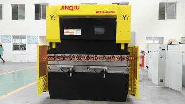 Governo d'acciaio/perforazione a forma di scatola della sezione di lunghezza della macchina 2000mm del freno della stampa di CNC