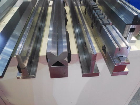 Due V Bottom Die Press idraulica freno Strumenti 42CrMo Trattamento termico HB300-350